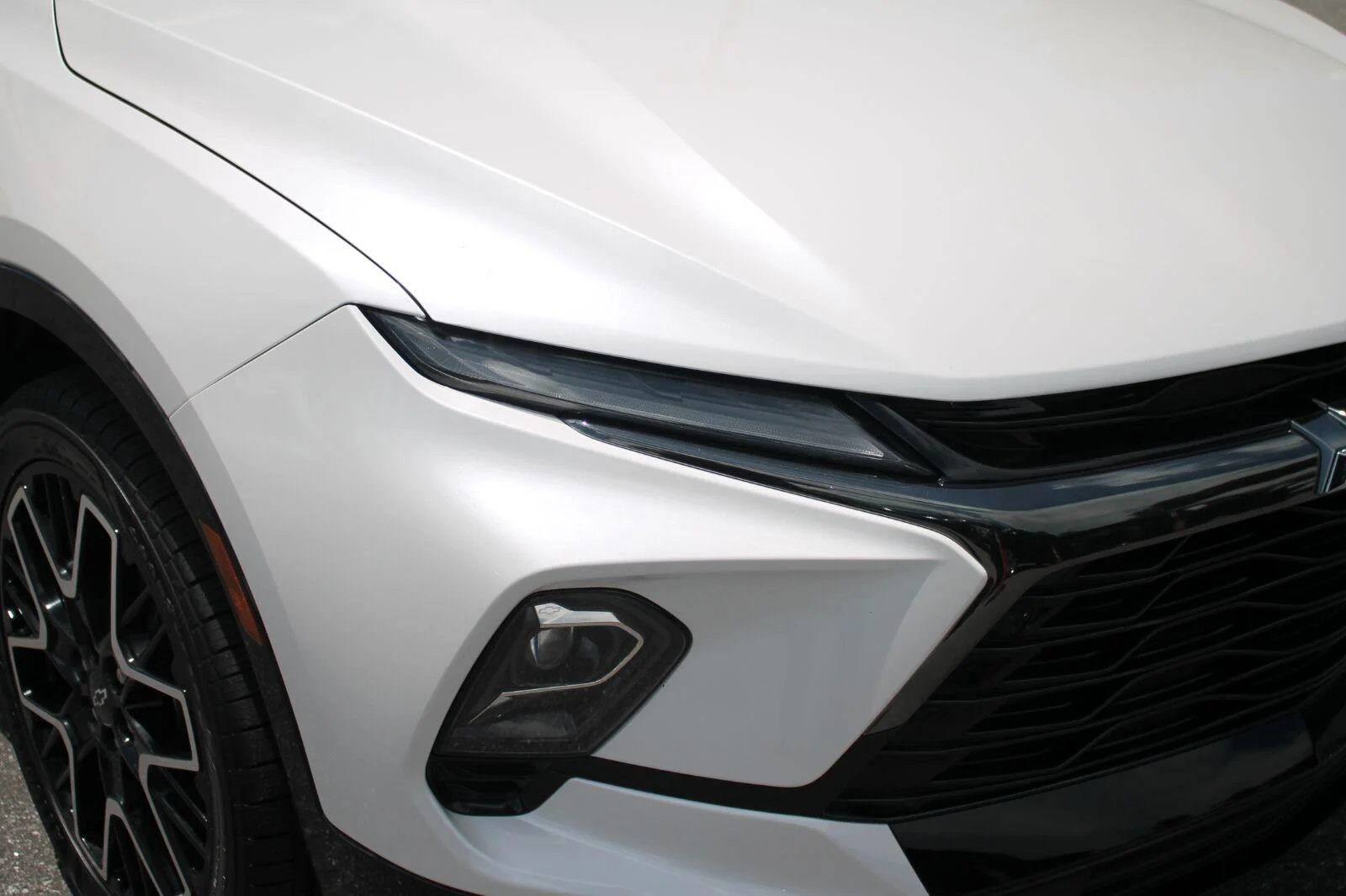Used 2025 Iridescent Pearl Tricoat Chevrolet RS image 10