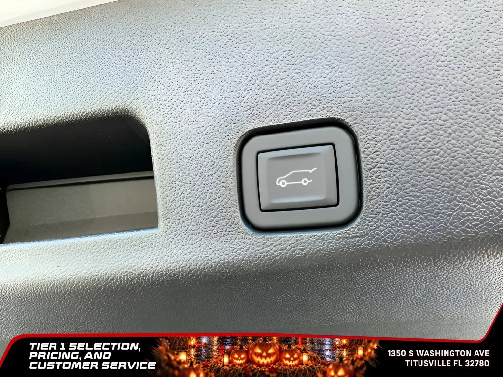 New 2026 Glacier White Tricoat GMC Elevation image 17