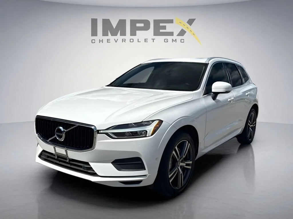 Used 2019  Volvo Momentum image 1