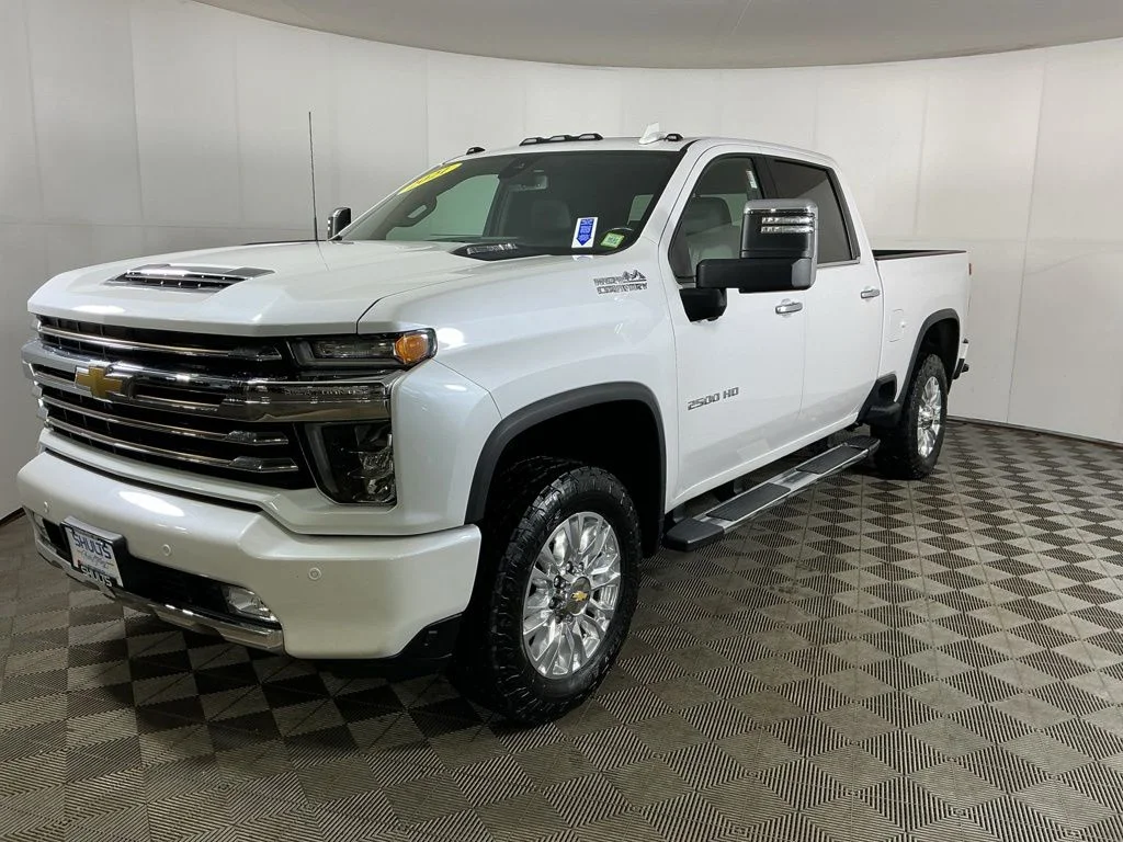 Used 2021 Beige Chevrolet High Country image 3