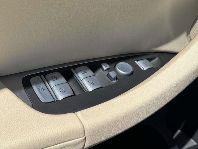 Used 2023 White BMW xDrive30i image 18