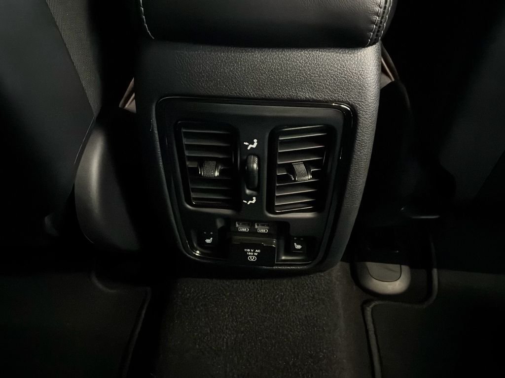 2020 Jeep Grand Cherokee Overland - Photo 18