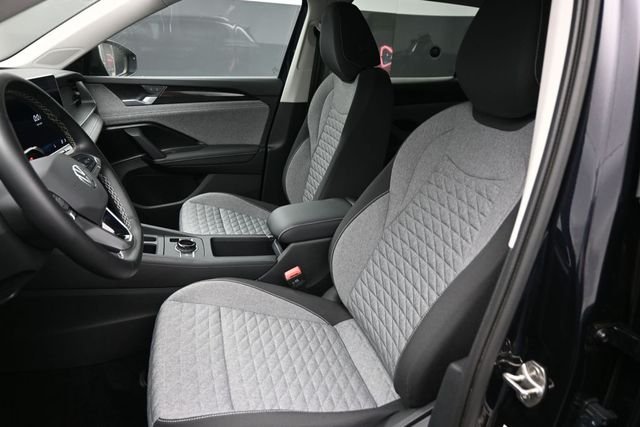 Used 2025  Volkswagen 2.0T S image 19