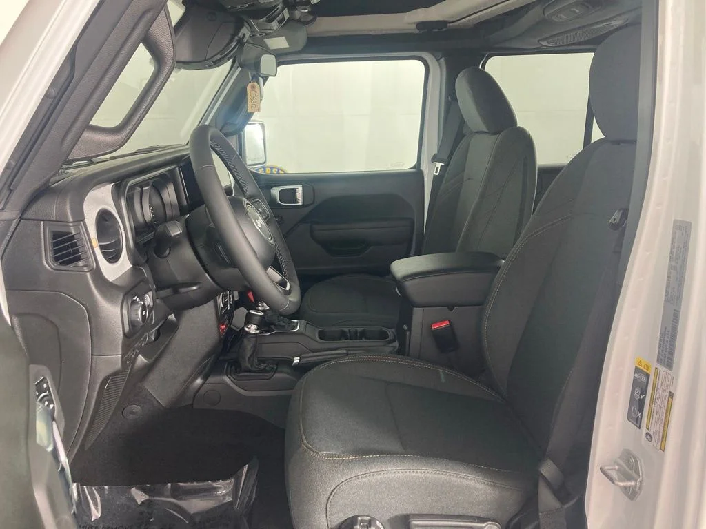 2025 Jeep Wrangler 4-Door Willys - Photo 12