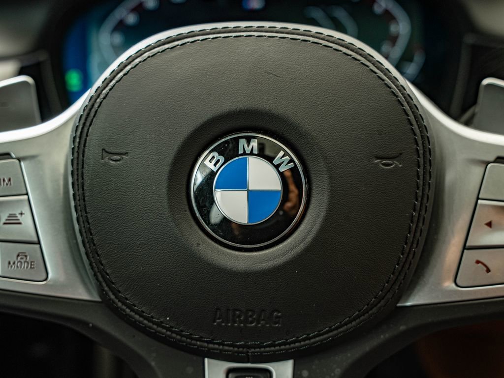 Used 2022 Mineral White Metallic BMW 750i xDrive image 21