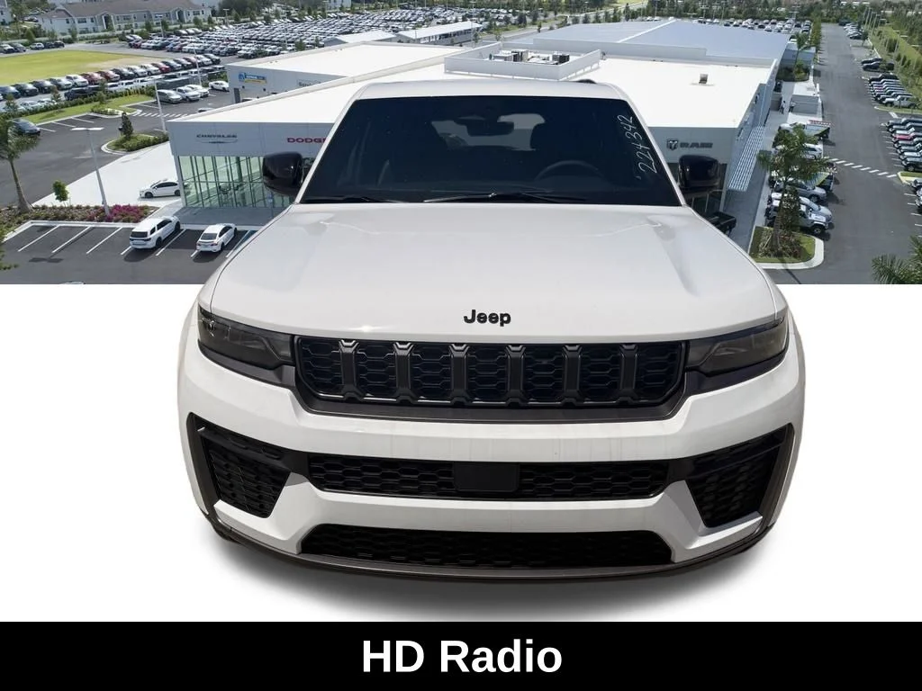 New 2026 Bright White Clear-Coat Exterior Paint Jeep Laredo Altitude image 8