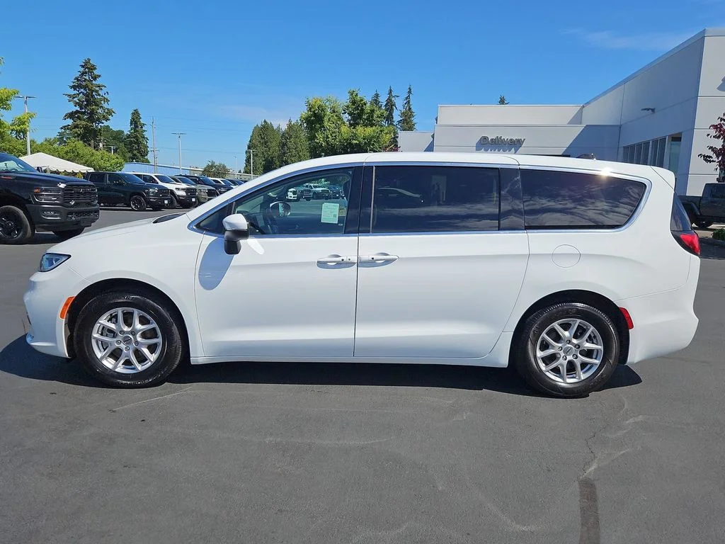 Used 2023 Bright White Clearcoat Chrysler Touring L image 3