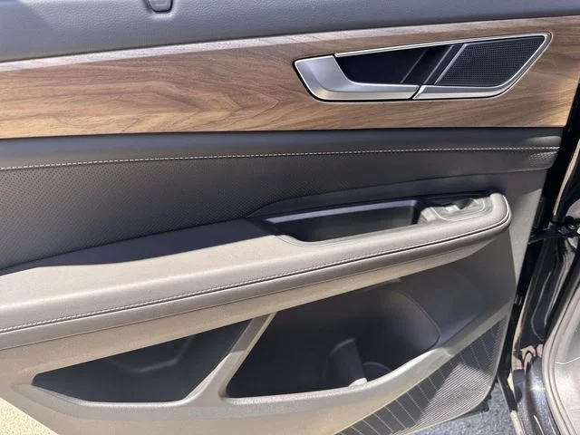 New 2026 Black Volkswagen 2.0T SE w/Technology image 9