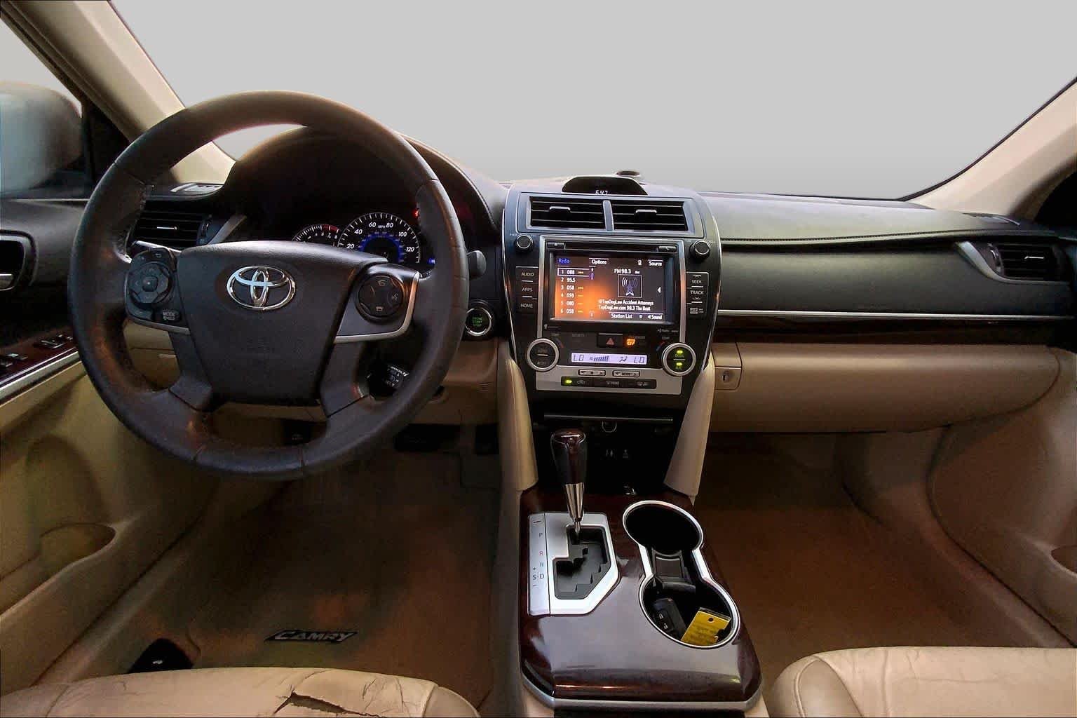 Used 2014 Blizzard Pearl Toyota XLE image 14