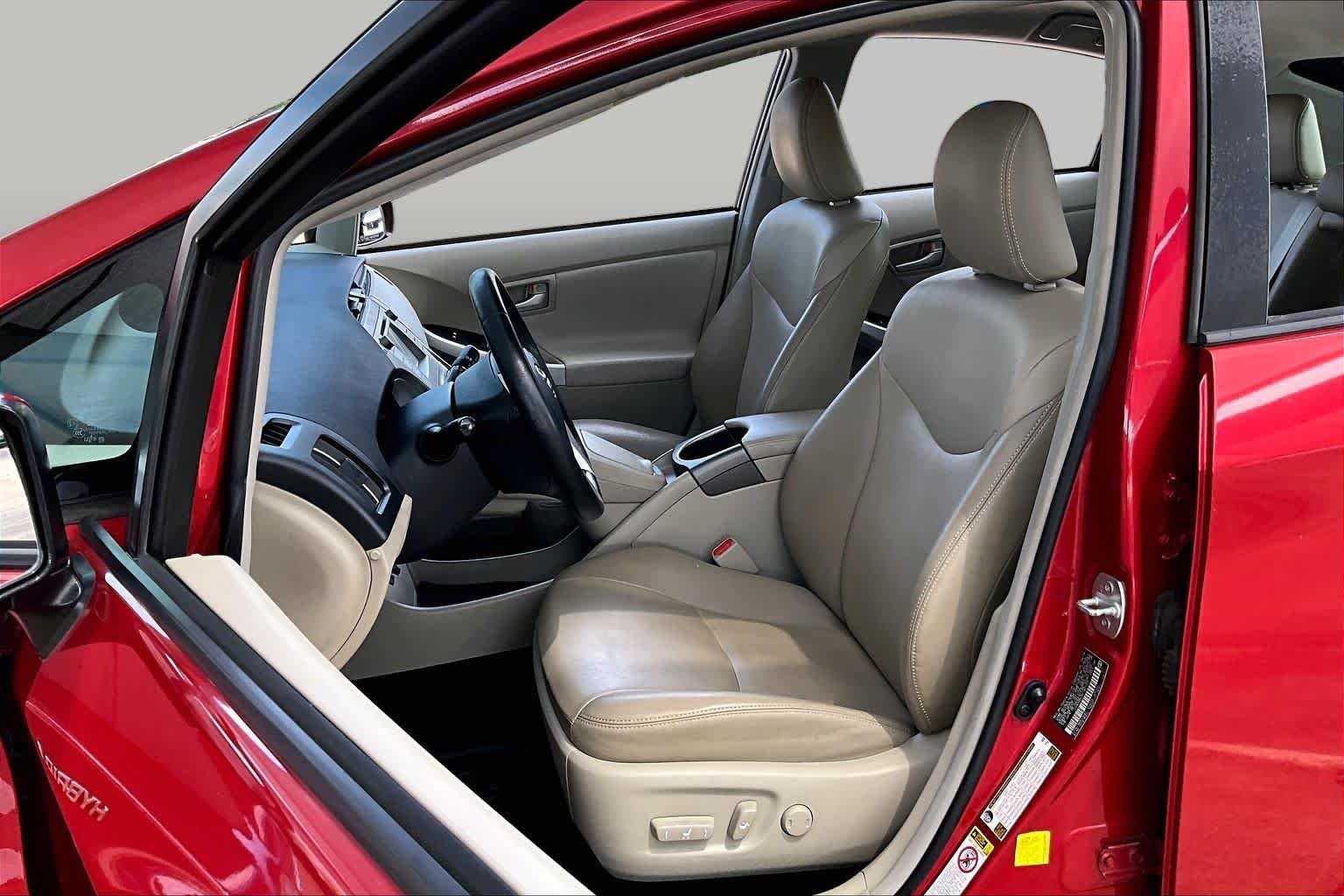 Used 2015 Barcelona Red Metallic Toyota Four image 8