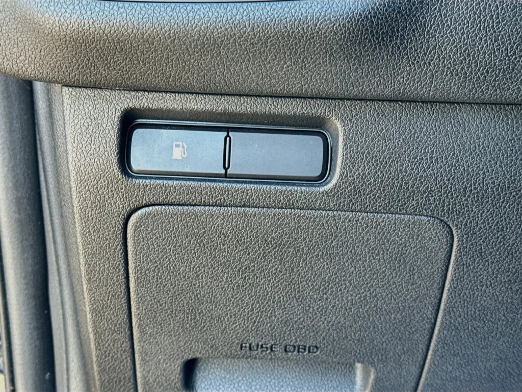 Used 2019 Black Kia L image 10