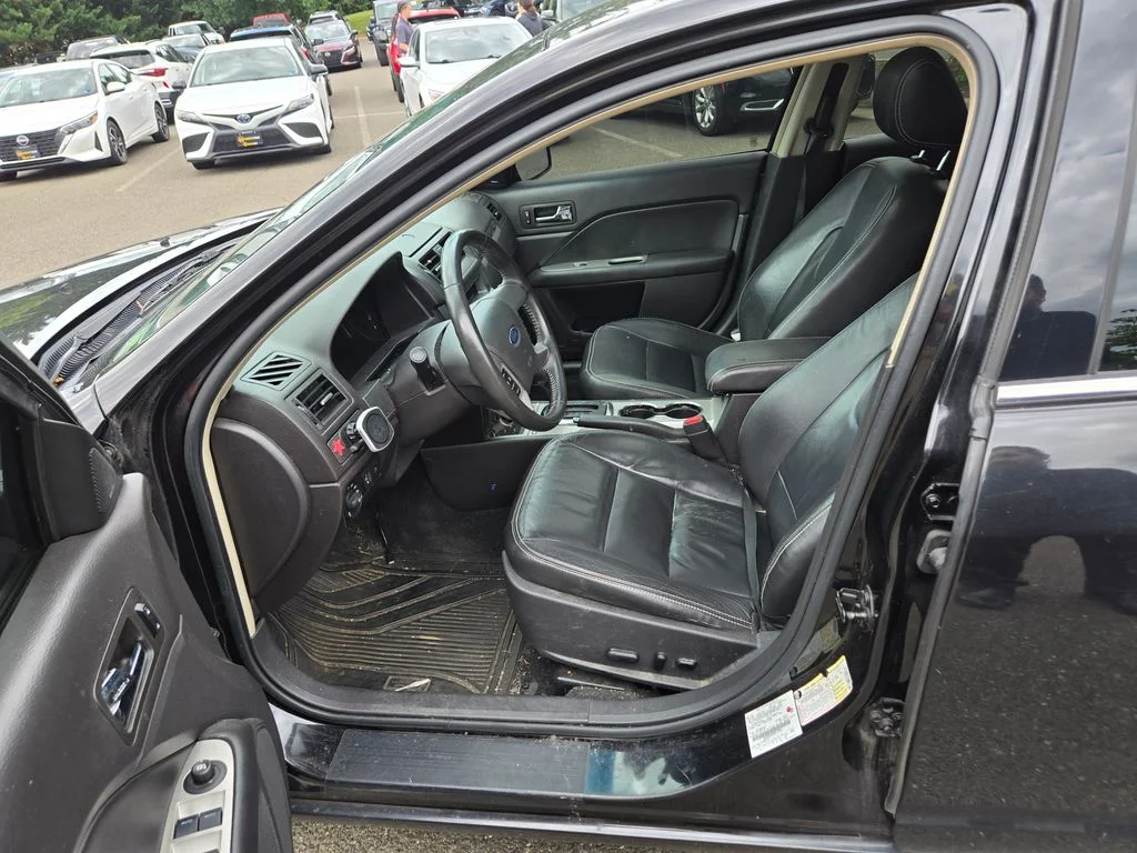 Used 2011  Ford SEL image 9