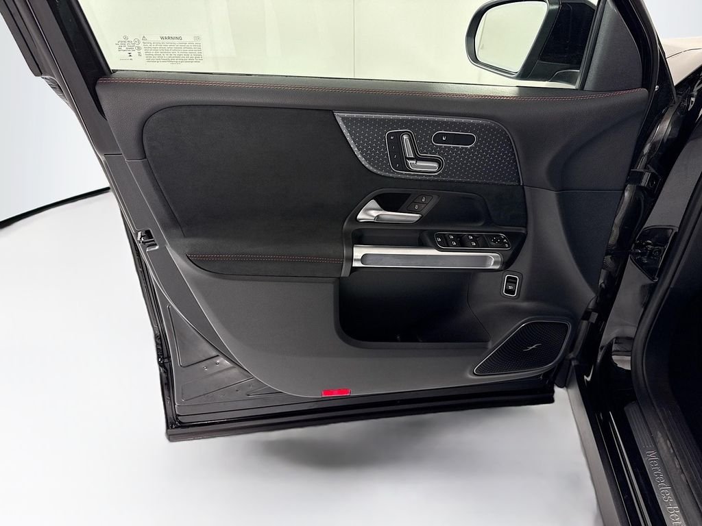 Used 2025 Night Black Mercedes-Benz GLB 250 image 24