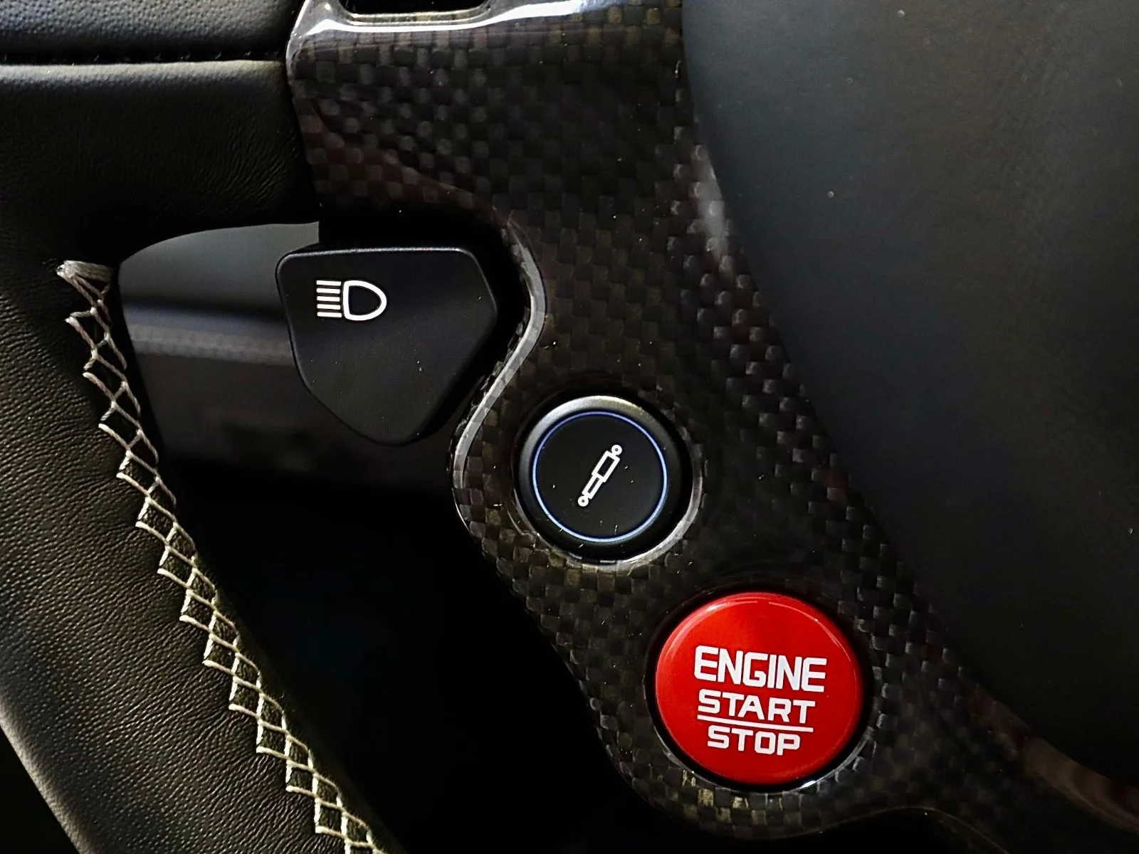 Used 2018 Grigio Silverstone Metallic Ferrari Convertible image 29