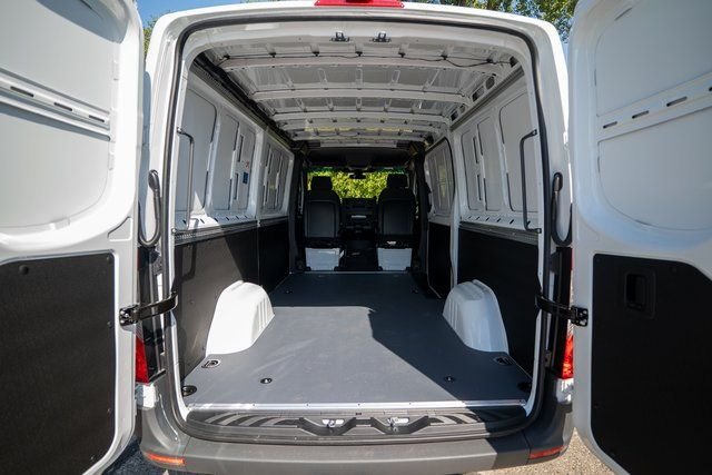 New 2026 Arctic White Mercedes-Benz Cargo 144 WB image 29