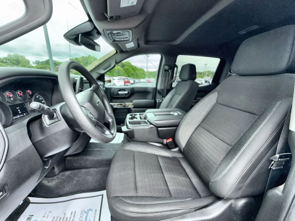 Used 2025 White Chevrolet Custom Trail Boss image 17
