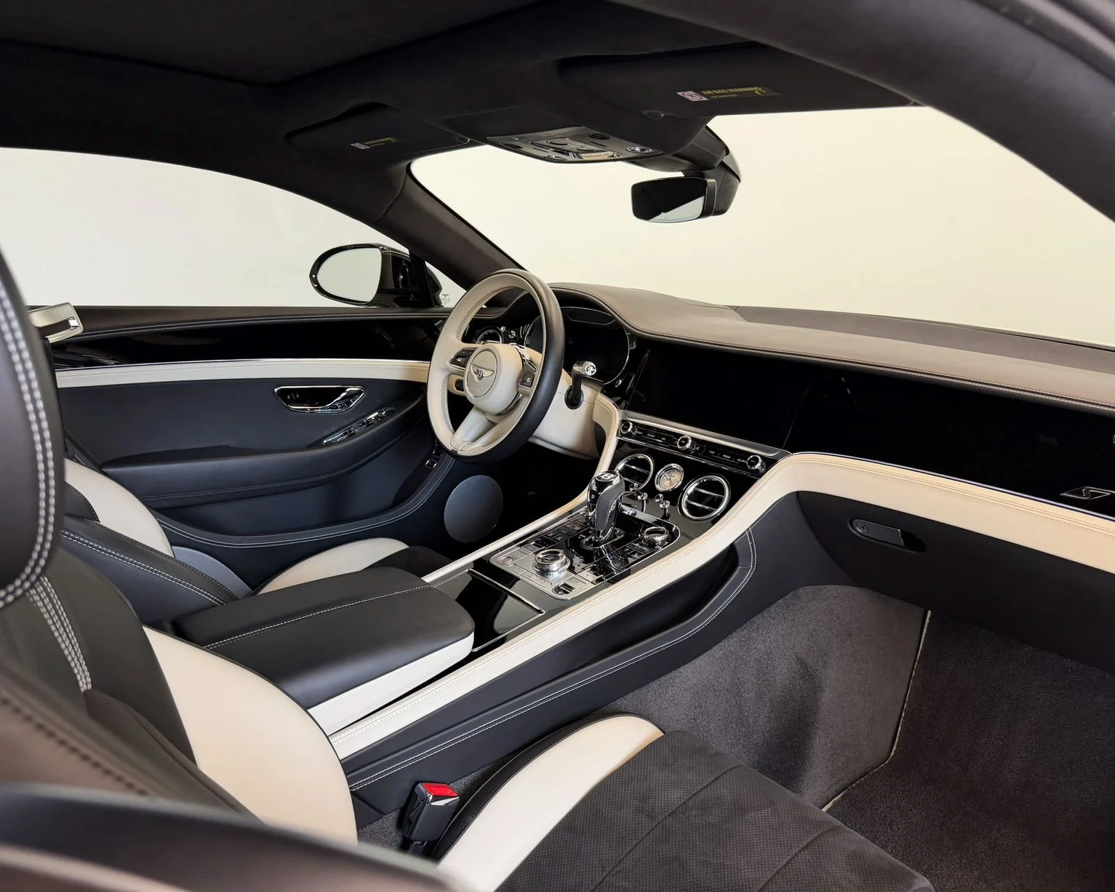 Used 2023 White Bentley V8 S image 2