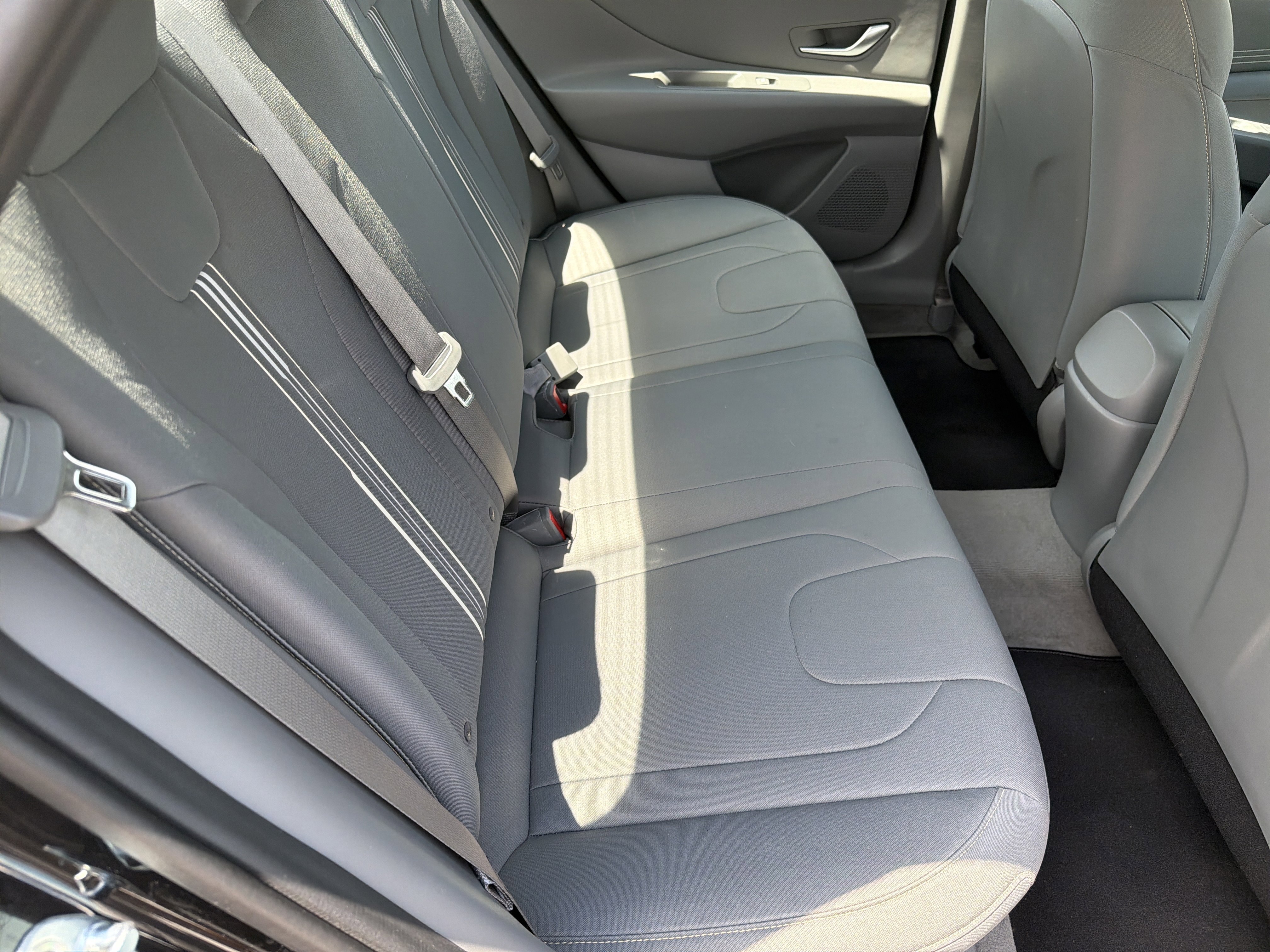 Used 2022 Phantom Black Hyundai SEL image 16