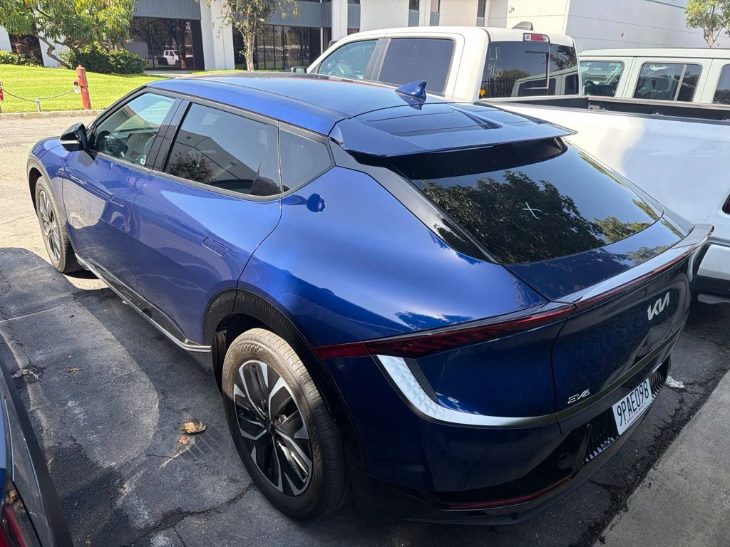 Used 2024 Blue Kia Wind image 4