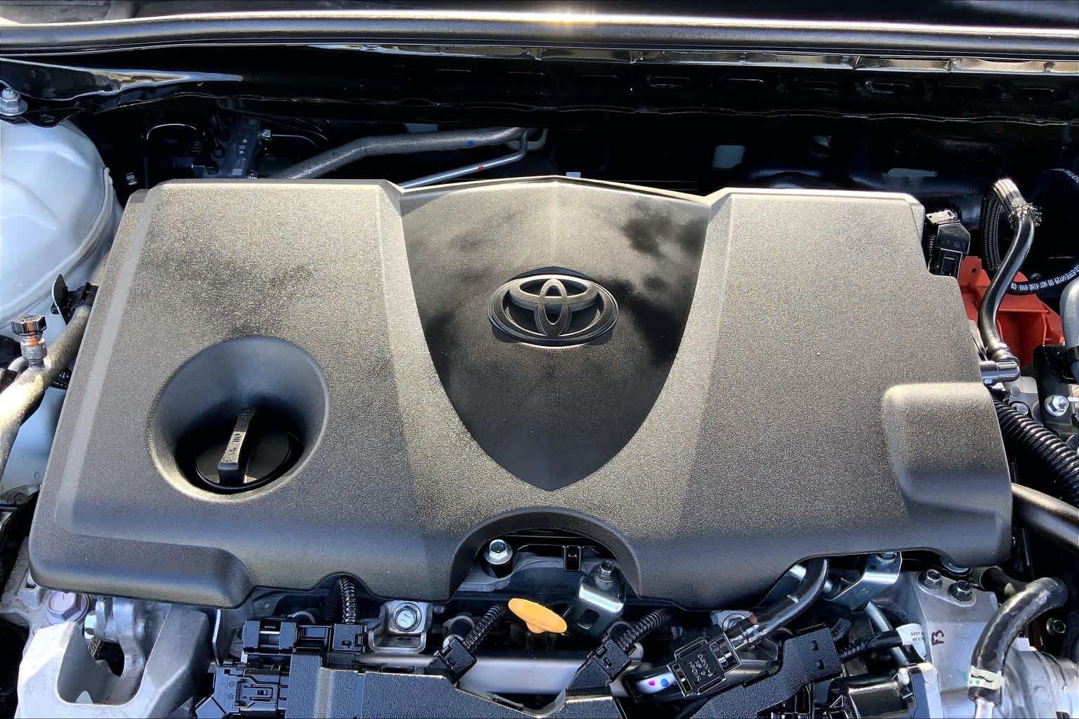 Used 2025 Ice Cap Toyota LE image 32