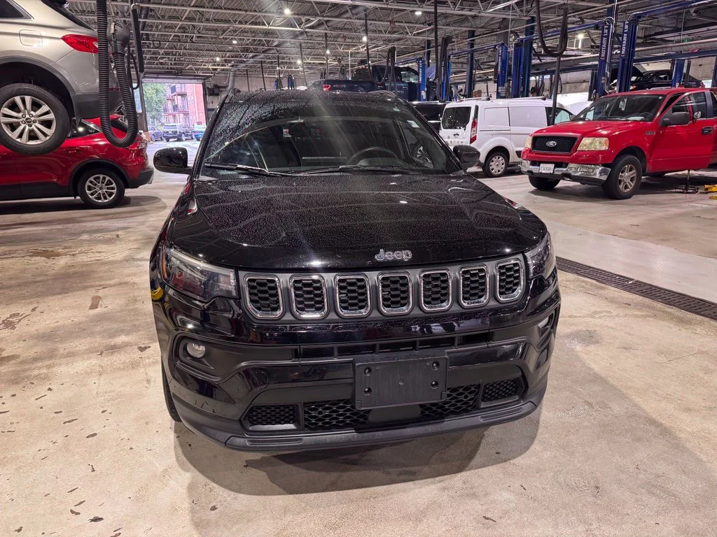 Used 2024 Diamond Black Jeep Latitude image 8