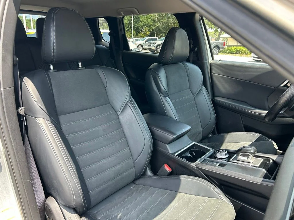 Used 2024 Silver Mitsubishi SE image 44