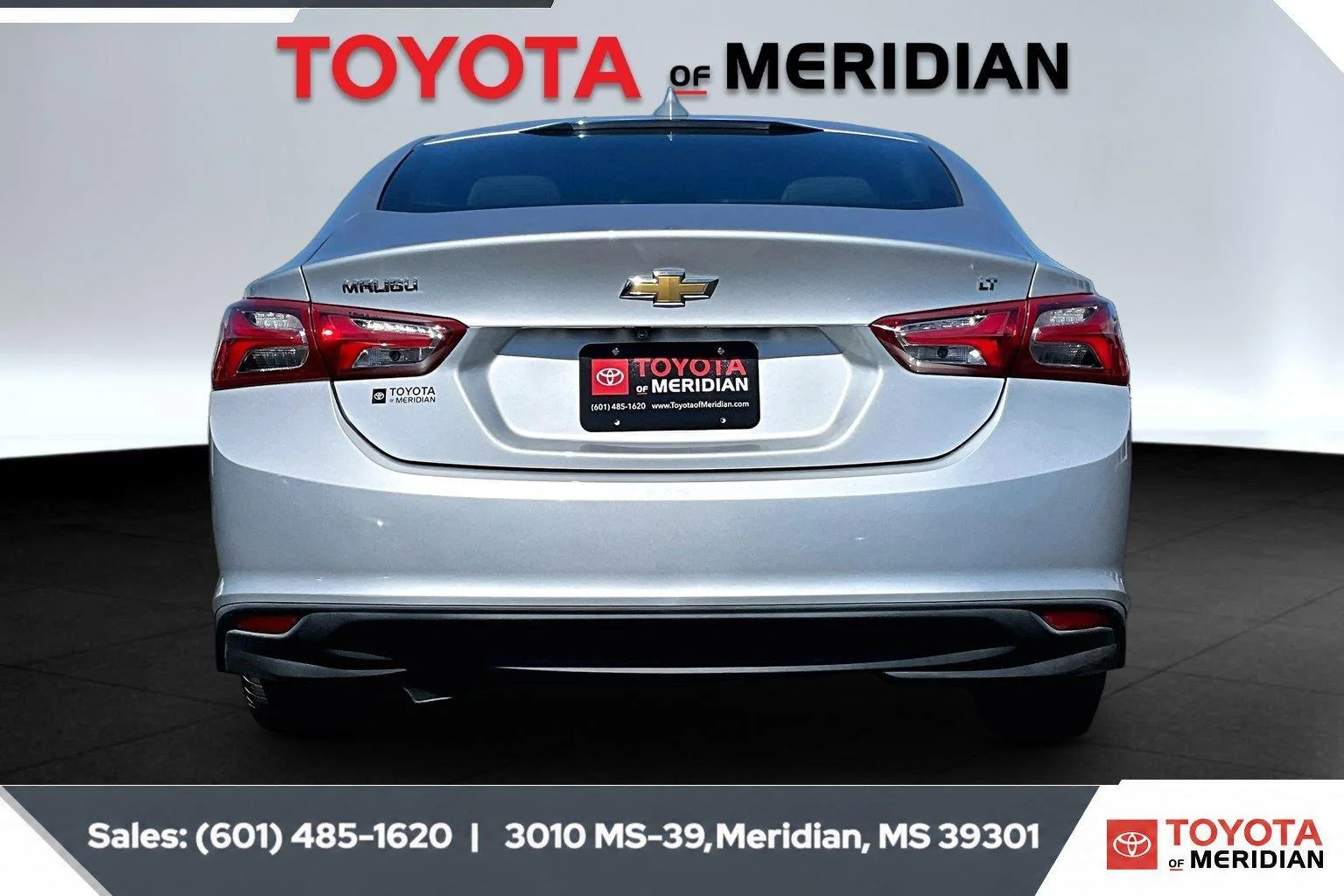 Used 2020 Silver Ice Metallic Chevrolet LT image 4
