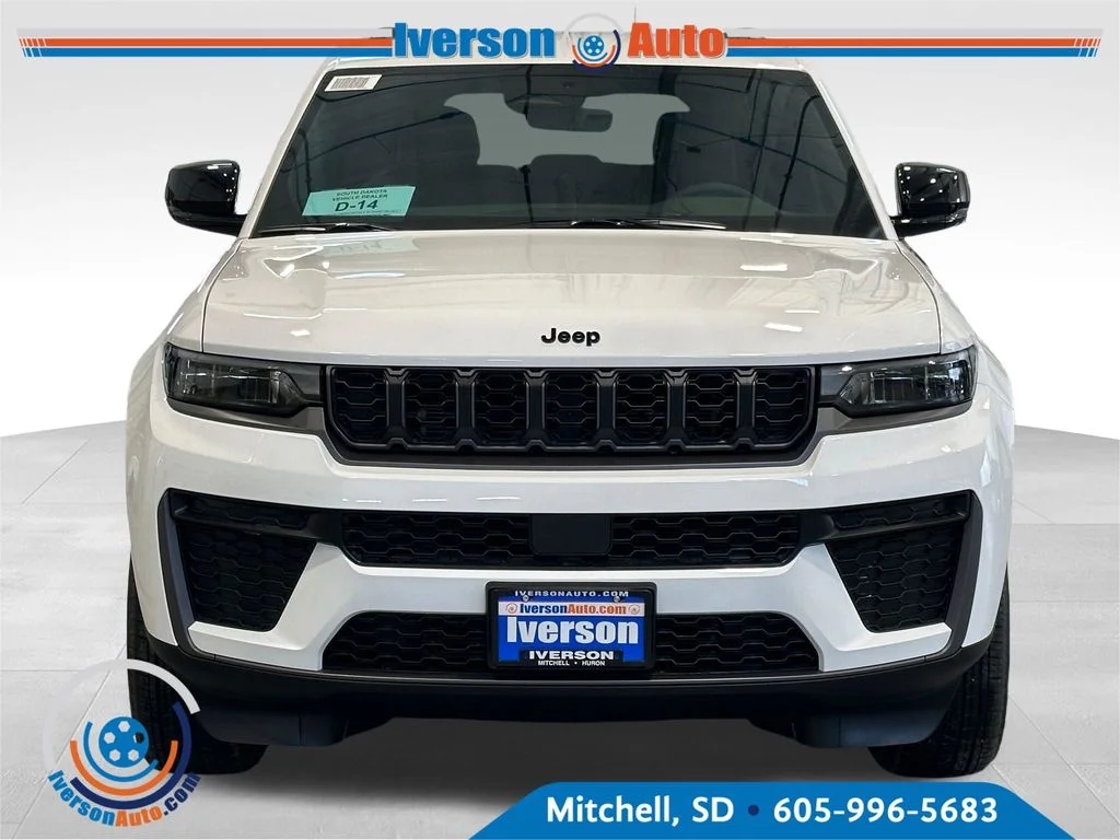New 2026 Bright White Clear-Coat Exterior Paint Jeep Altitude image 2