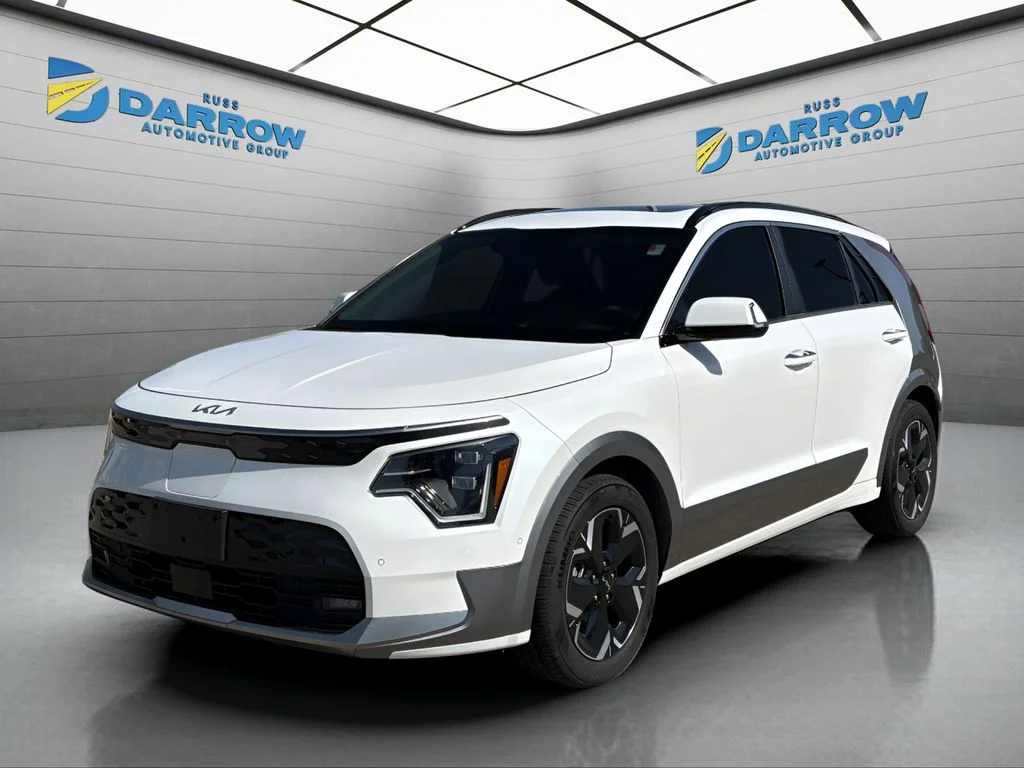 Used 2023 White Kia Wave image 1
