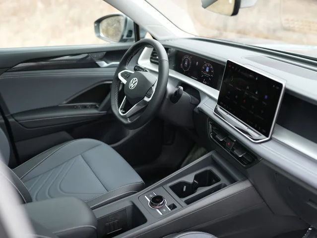 2026 Volkswagen Tiguan SE - Photo 16