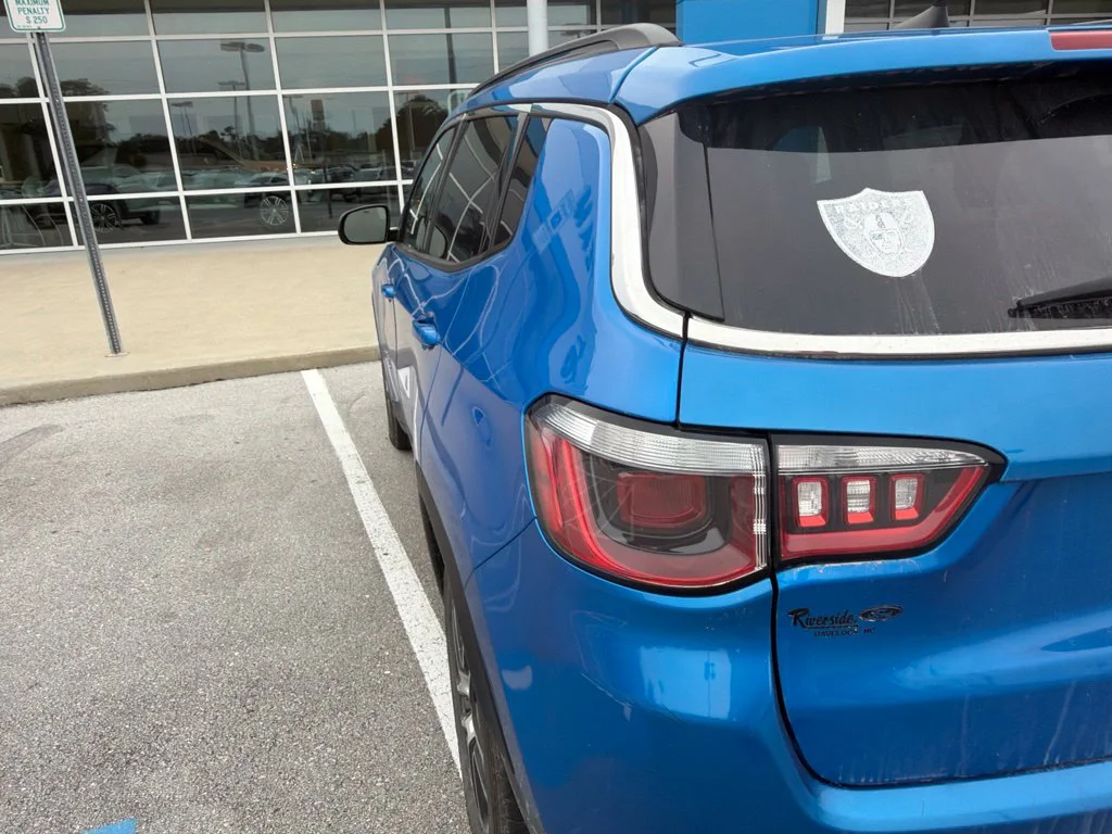 Used 2019 Blue Jeep Latitude image 4