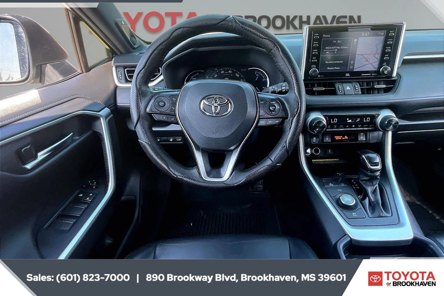 Used 2020 Blizzard Pearl w/Midnight Black Metallic Roof Toyota XSE image 5