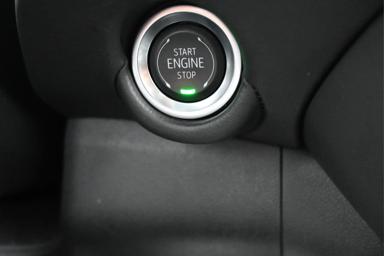 Used 2025 White Chevrolet LT image 18