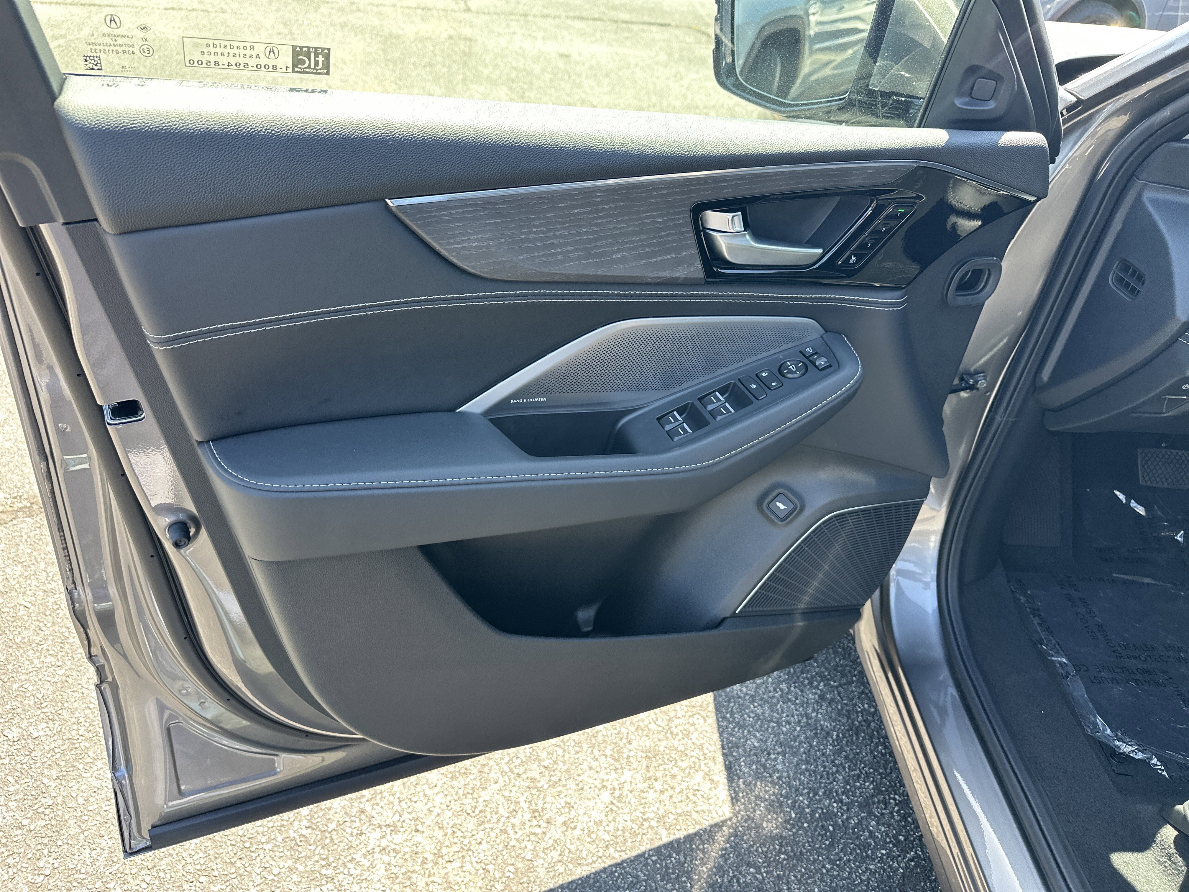 New 2026 Liquid Carbon Metallic Acura w/Advance Package image 10