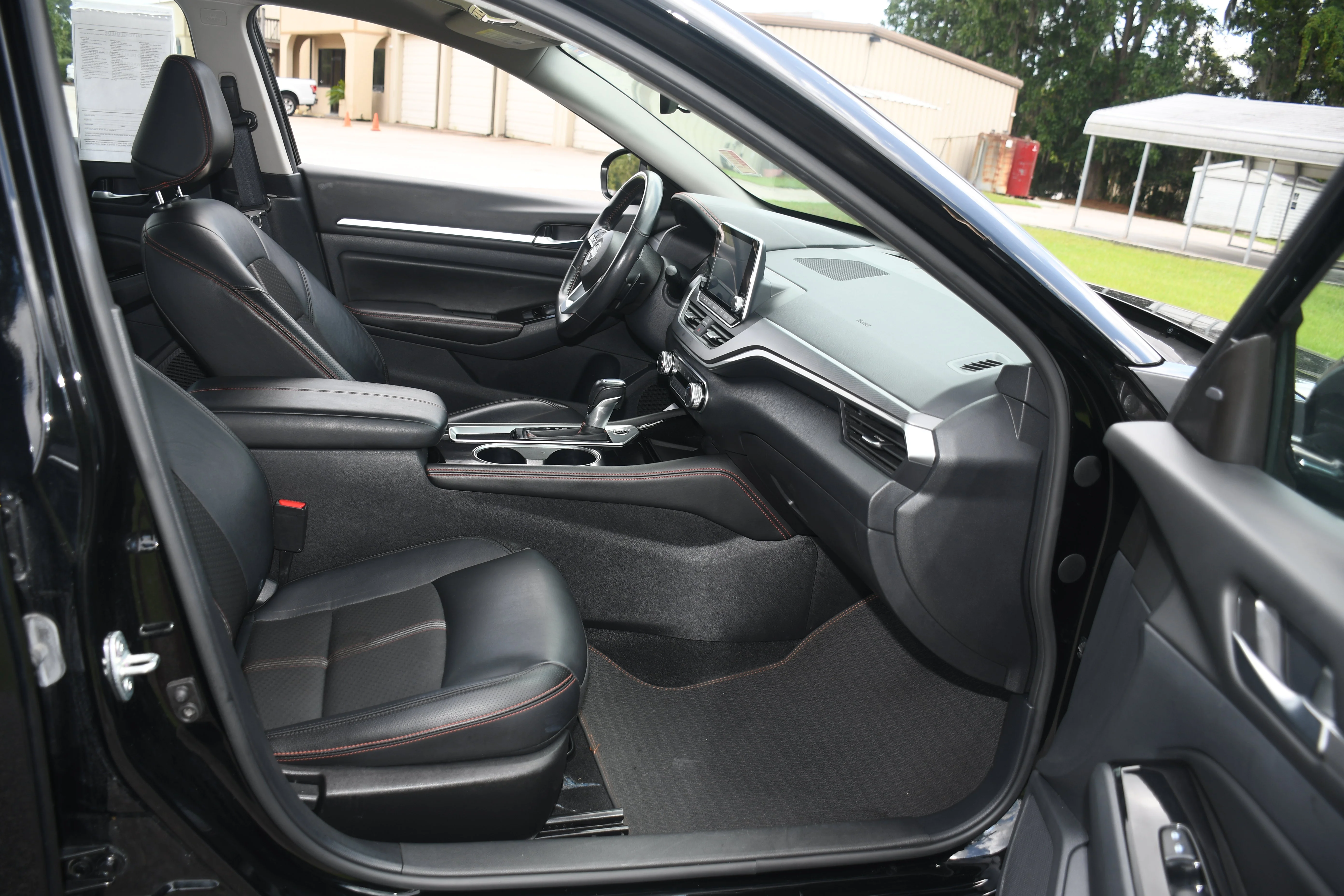 Used 2024 Black Nissan 2.5 SR image 18