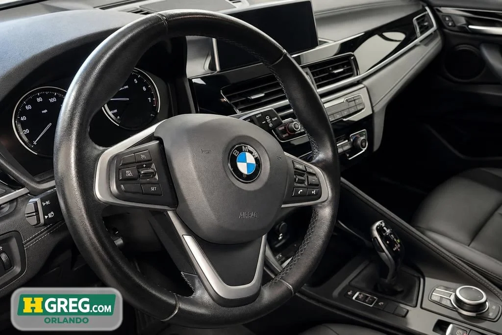 Used 2021 Jet Black BMW sDrive28i image 9