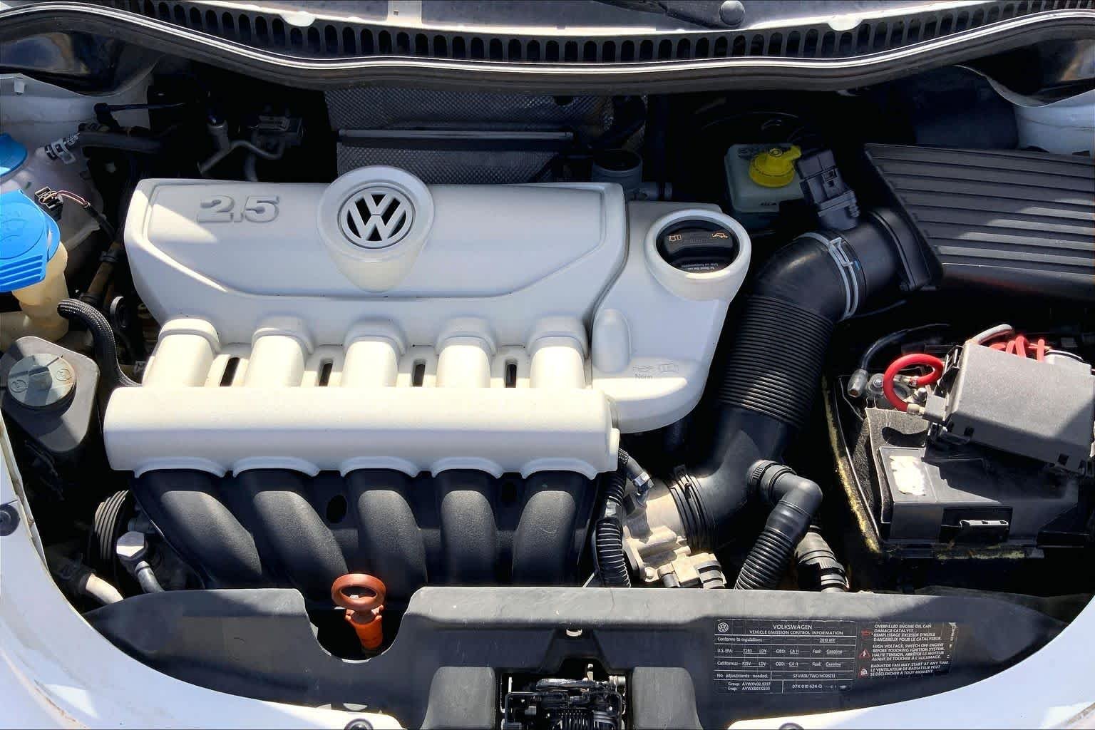 Used 2010 Candy White Volkswagen  image 29