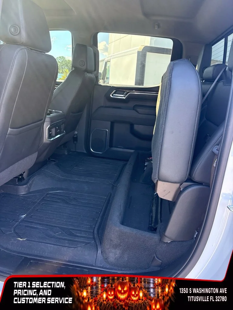 Used 2025 Summit White GMC Elevation image 9