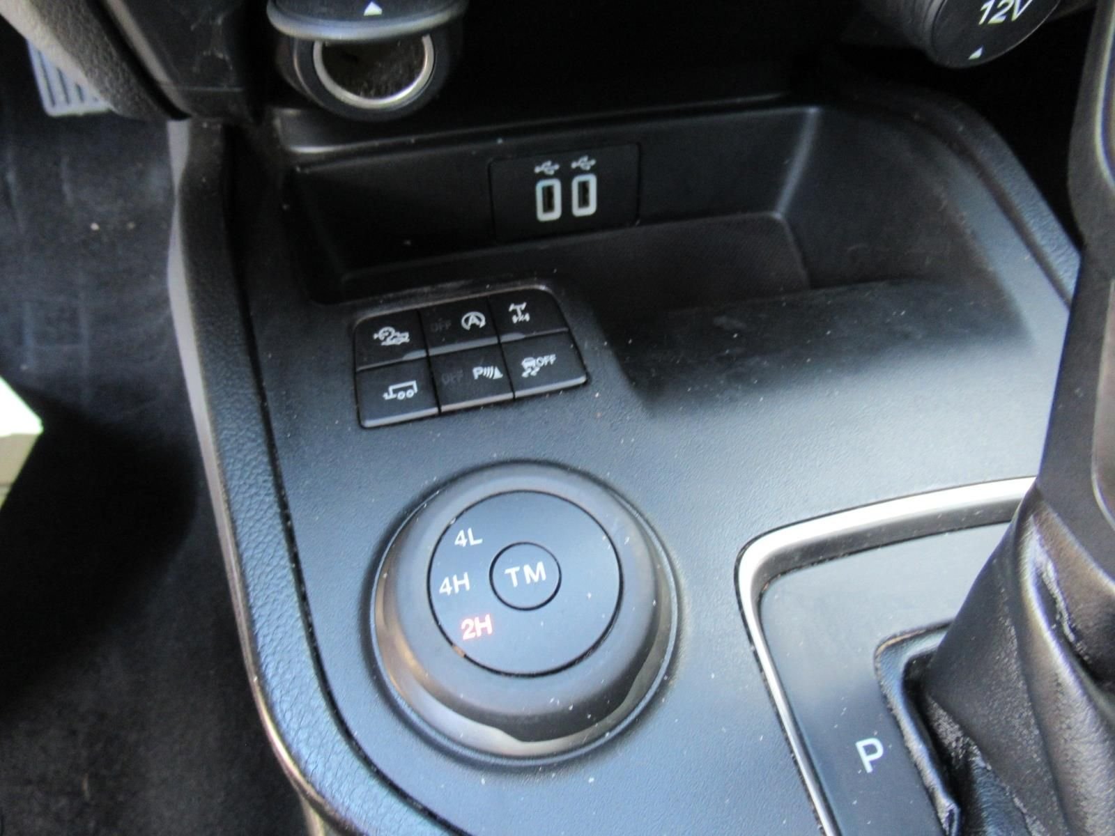 Used 2022 Black Ford Lariat image 32