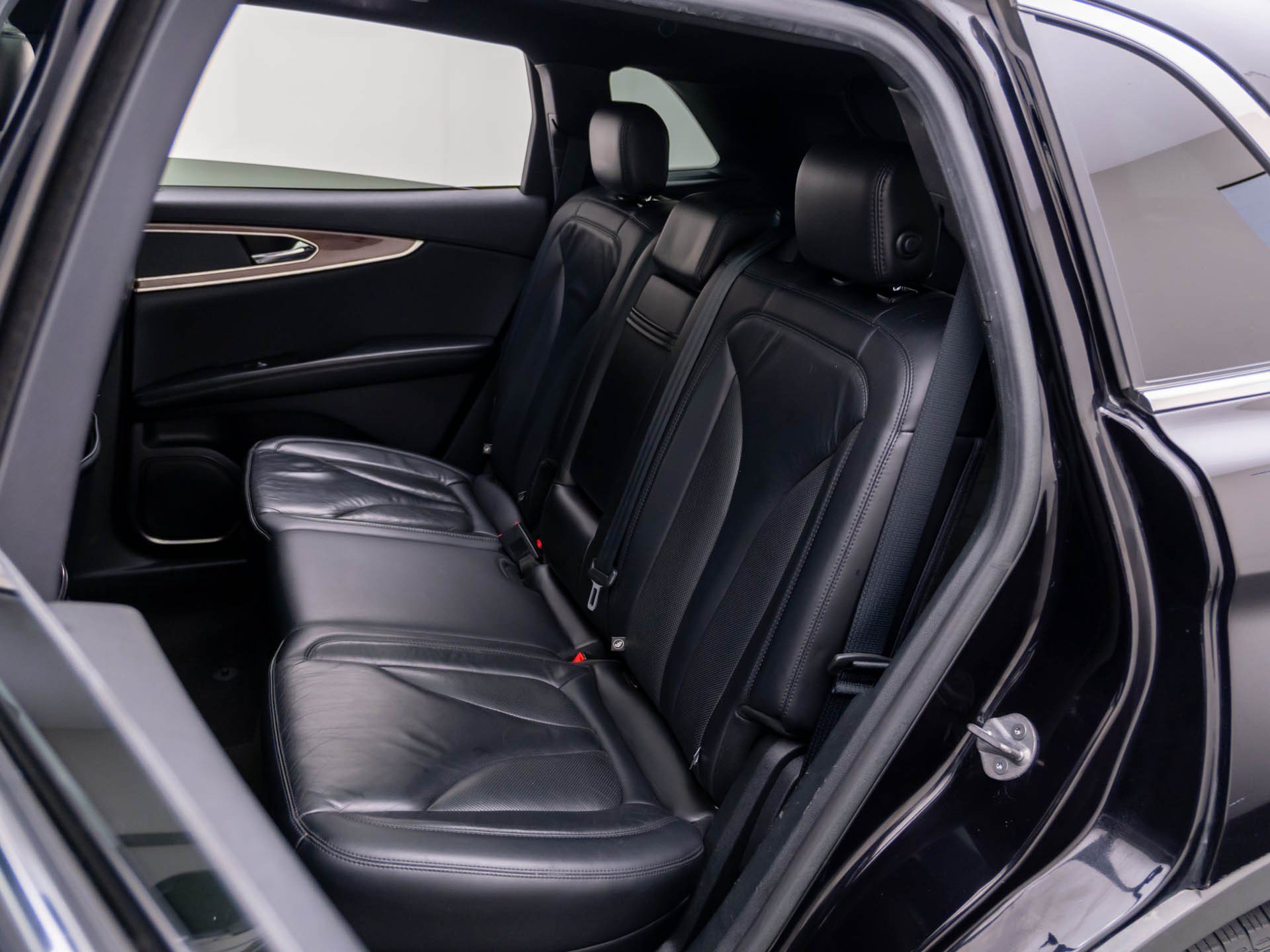 Used 2019 Black Lincoln Select image 17