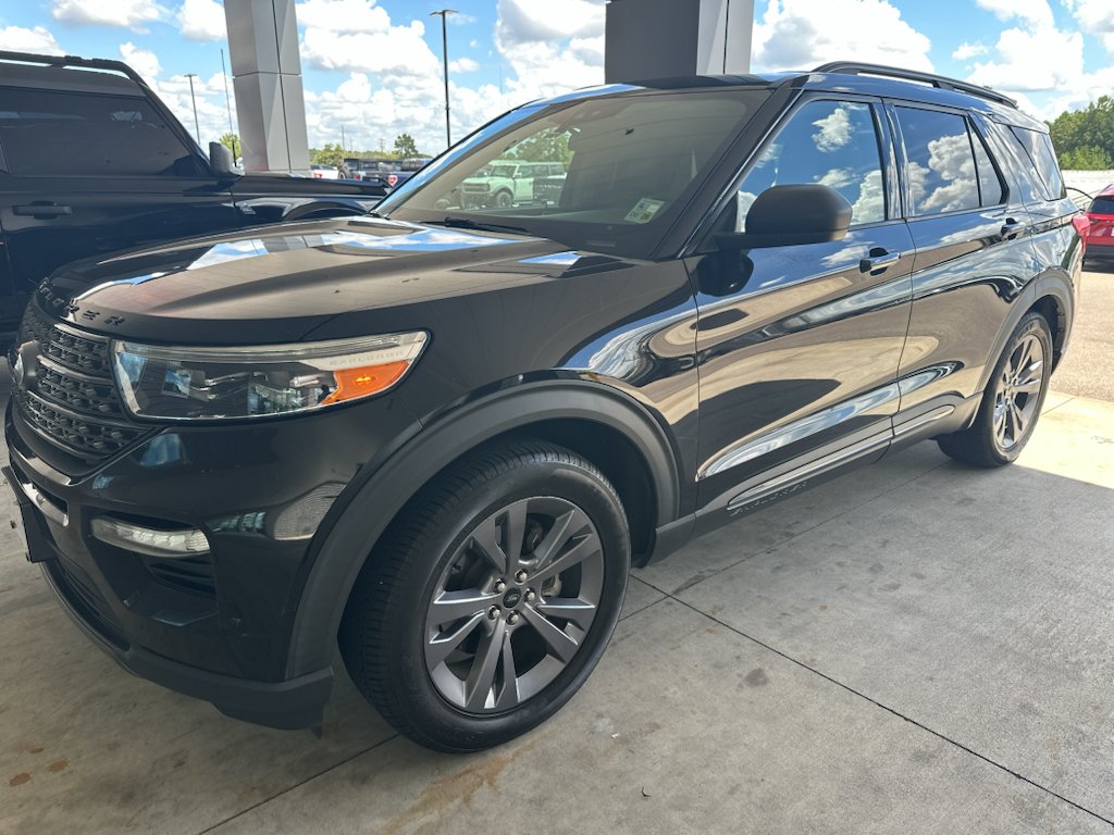 Used 2021 Agate Black Metallic Ford XLT image 1