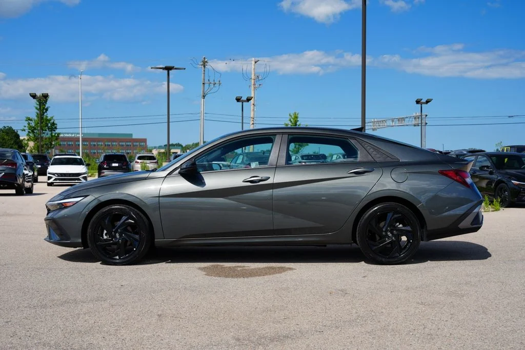 Used 2026 Gray Hyundai SEL Sport image 4