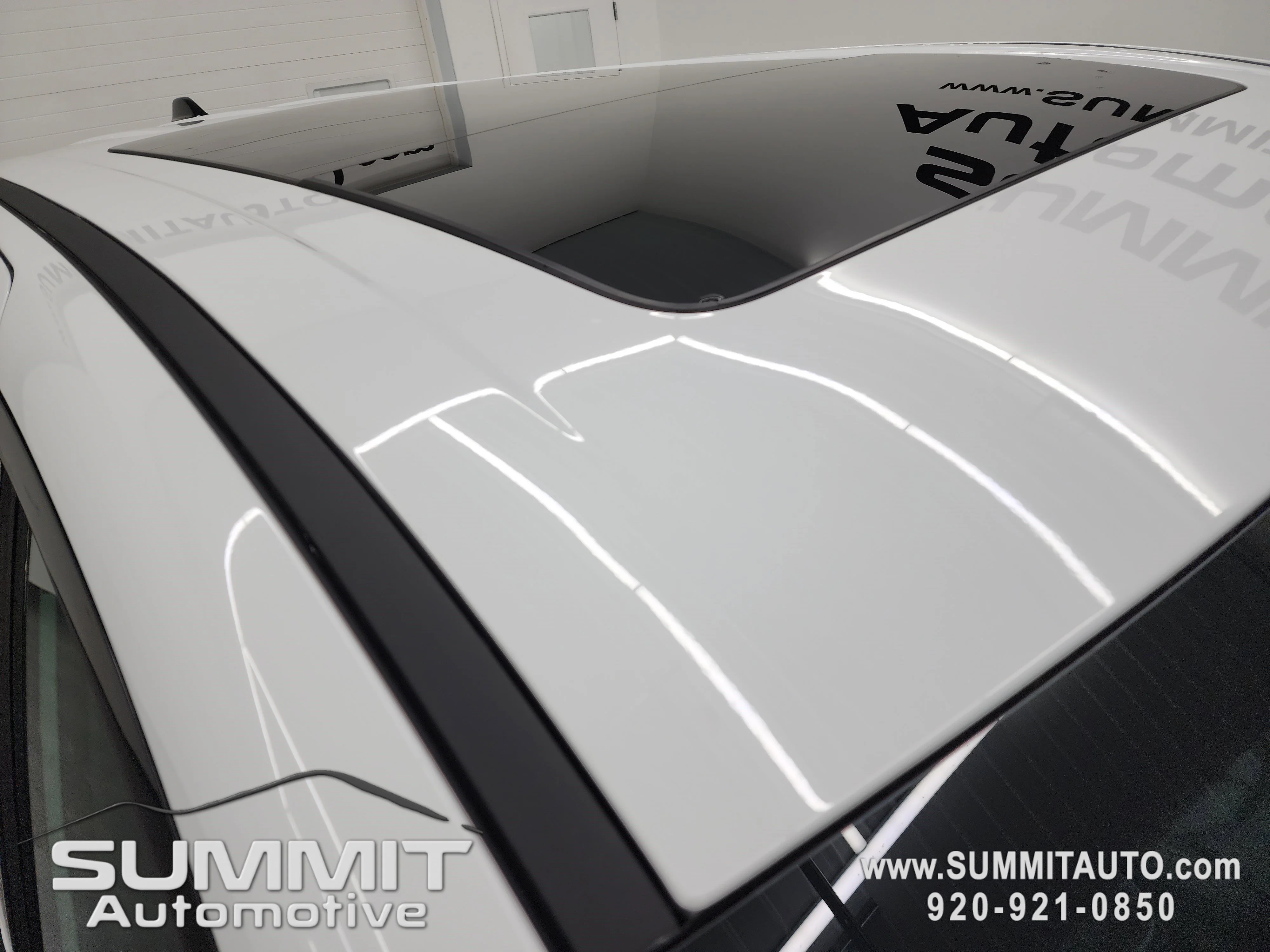 New 2026 Bright White Clear-Coat Exterior Paint Chrysler Select image 4