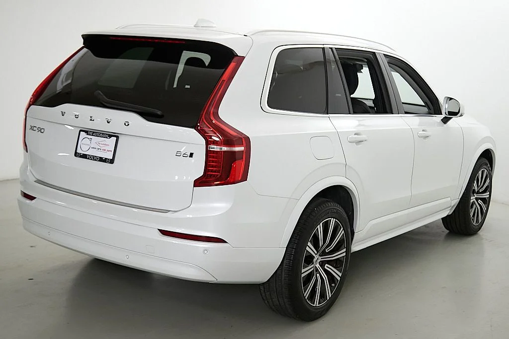 Certified Used 2023 Crystal White Volvo Core image 9