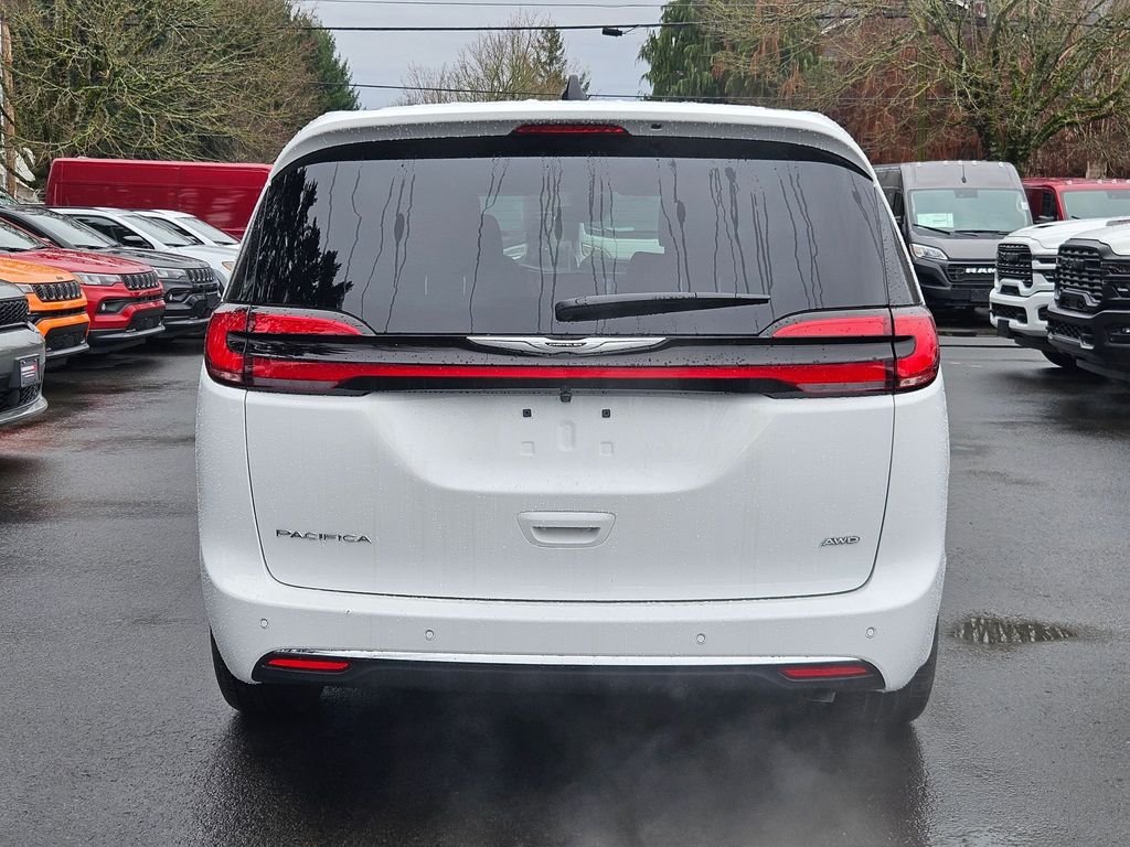 New 2026 Bright White Clear-Coat Exterior Paint Chrysler Select image 6