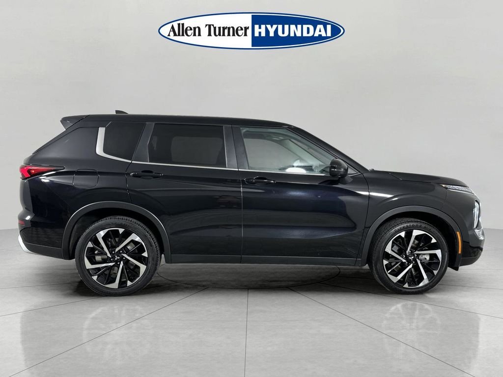 Used 2024 Labrador Black Pearl Mitsubishi SE image 9
