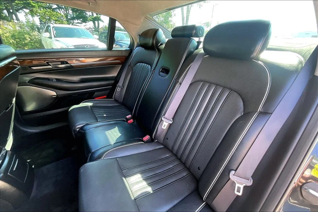 Used 2018 Black Genesis 3.3T Premium image 26