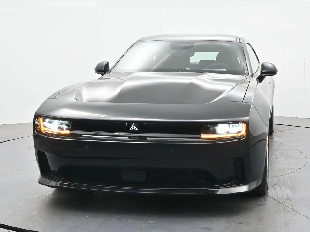 New 2025 Diamond Black Crystal Pearlcoat Dodge R/T image 2