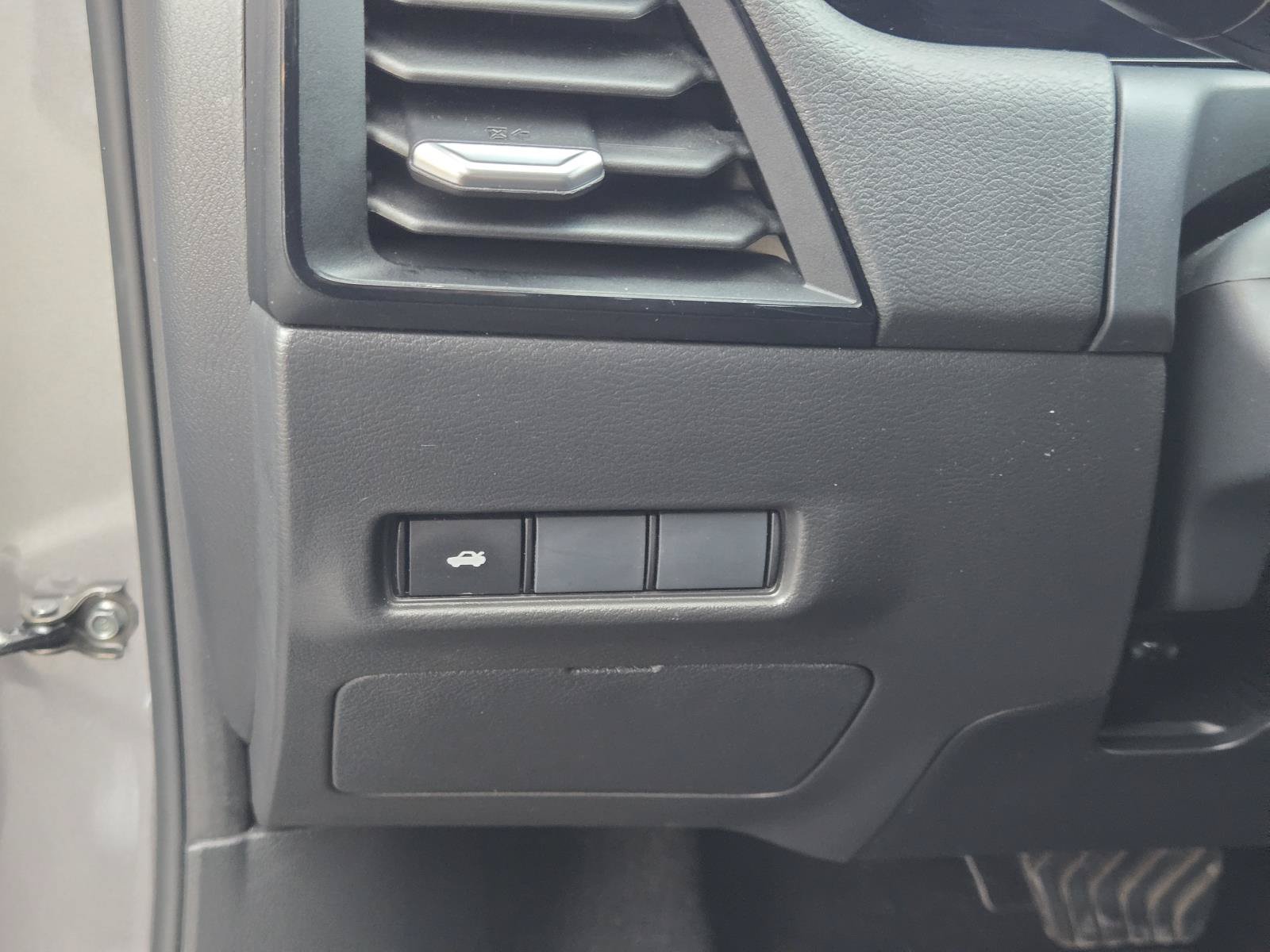 2026 Nissan Sentra SR - Photo 21