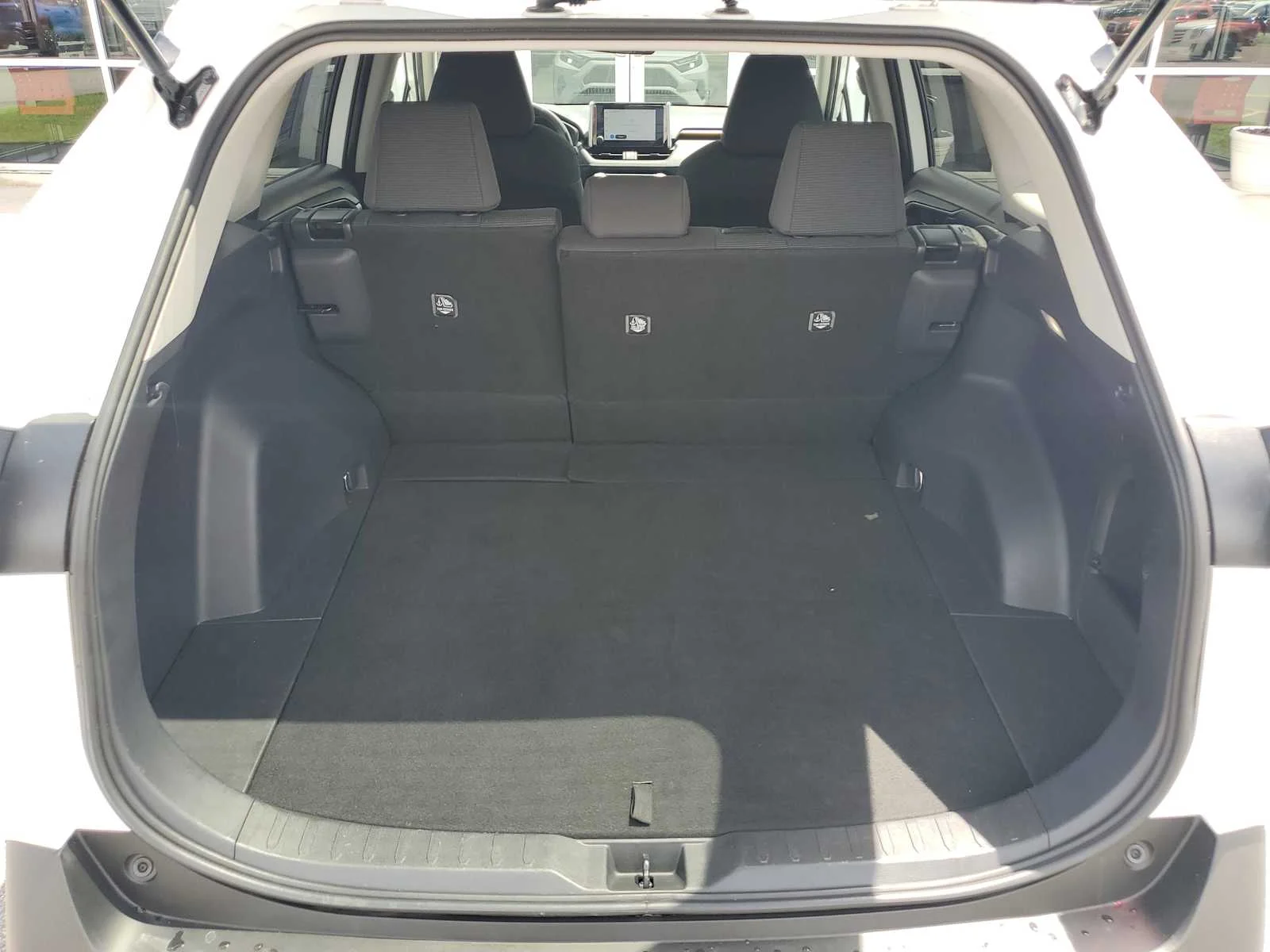 Used 2025 White Toyota Hybrid LE image 5
